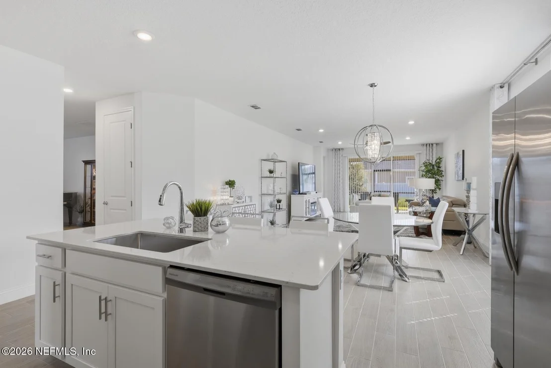 Photo of 2110 RAGLAN Circle