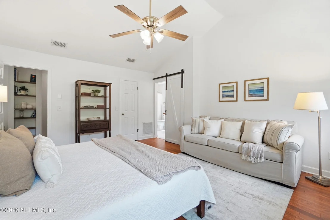 Photo of 1852 HICKORY Lane
