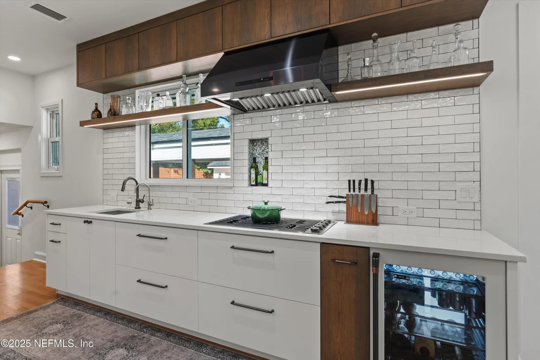 Photo of 2525 LAUREL Road