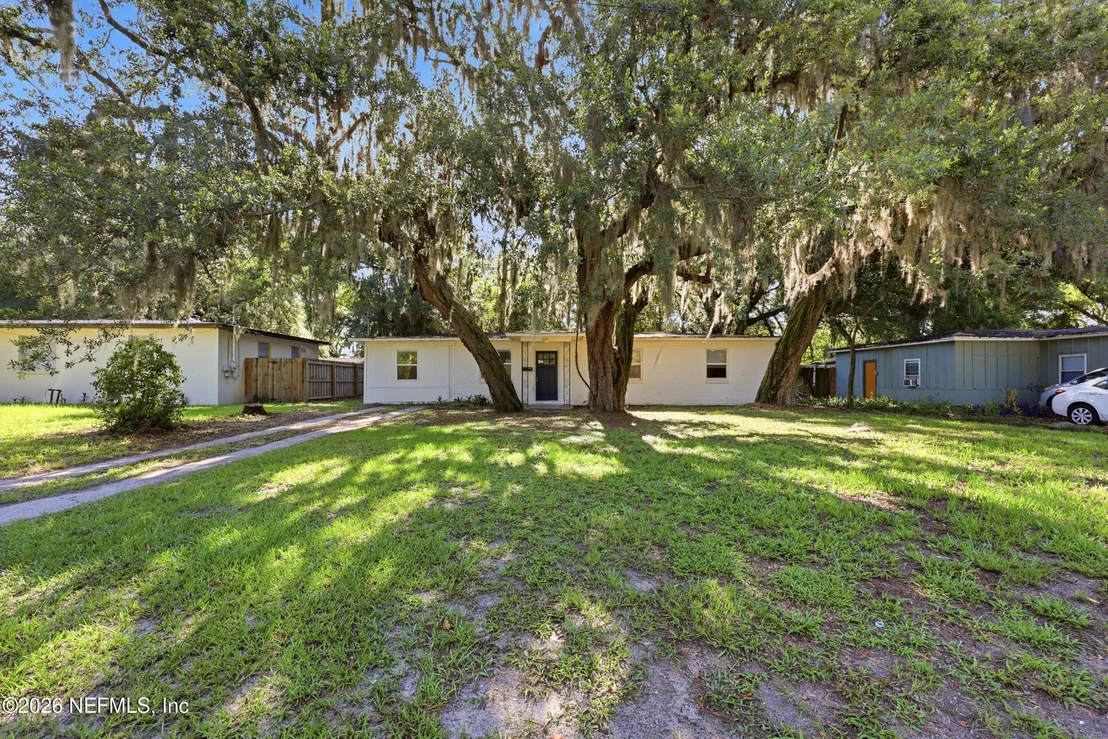 Photo of 2151 MAPLE LEAF Drive E