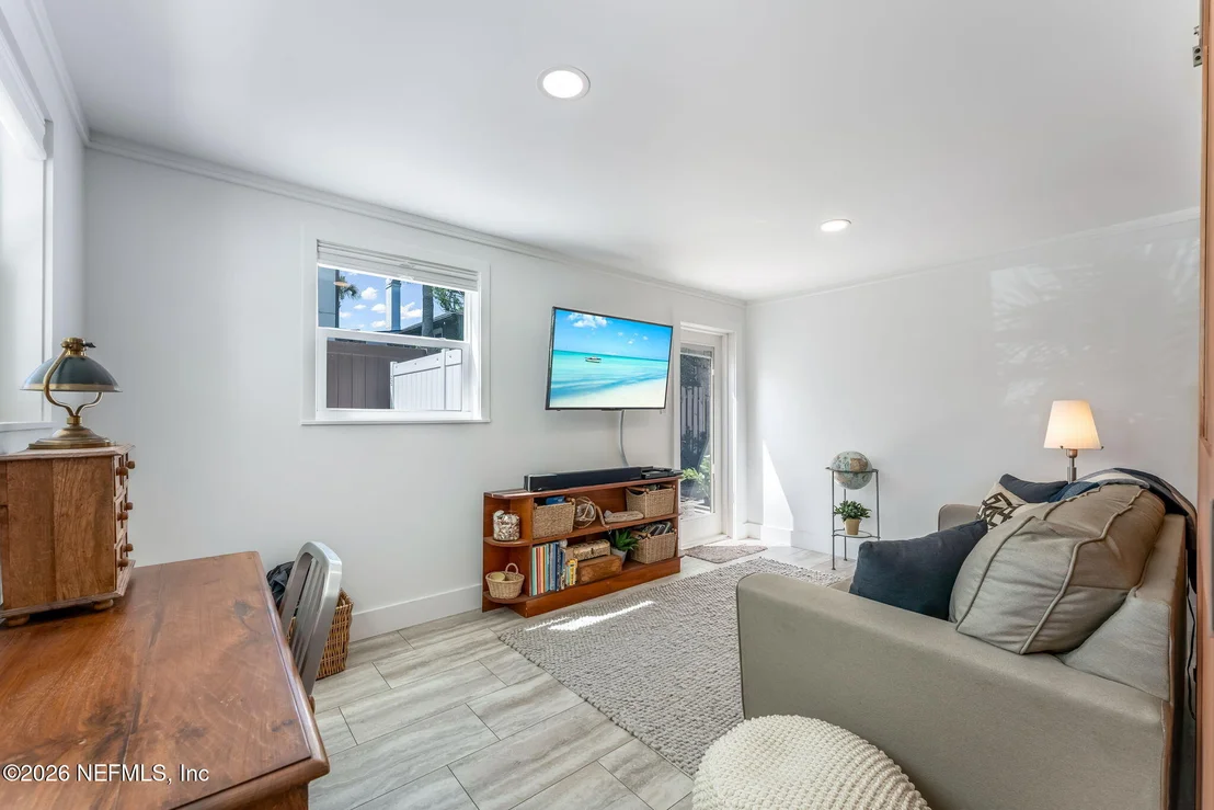 Photo of 1242 BEACH Avenue
