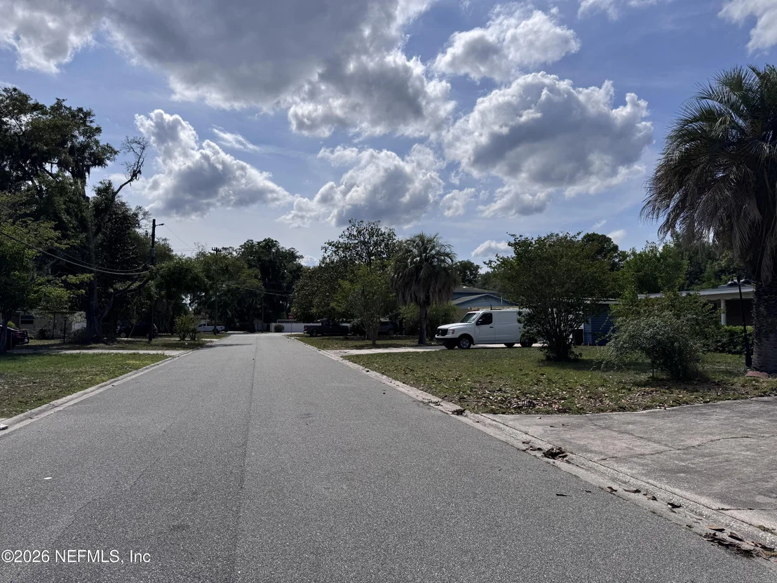 Photo of 5527 MAXINE Drive