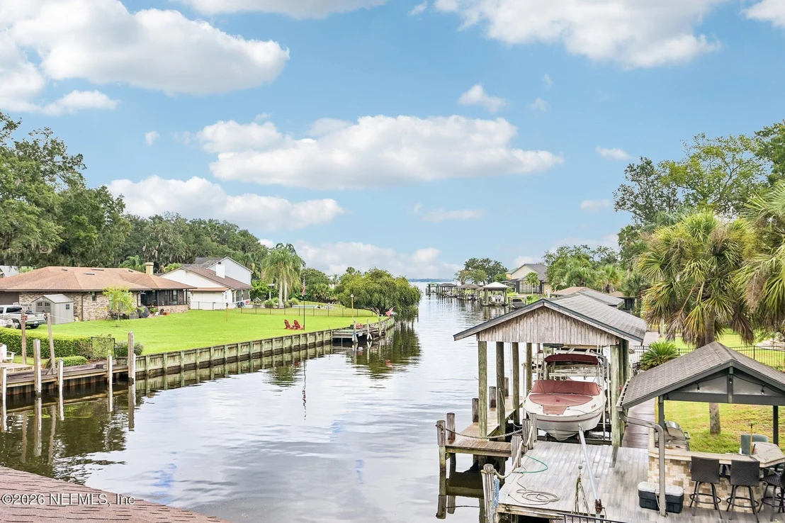 Photo of 331 OAK Drive S