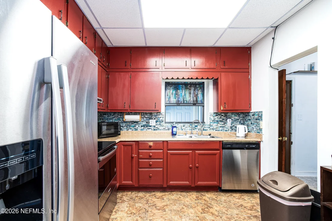 Photo of 5242 HELM Avenue