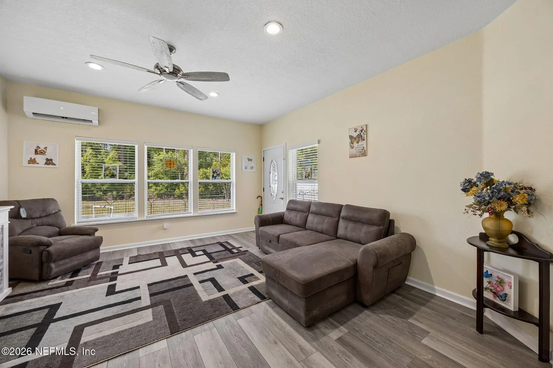 Photo of 96017 BREEZEWAY Court