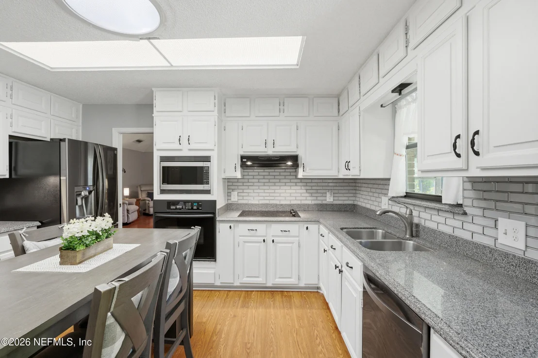 Photo of 752 CAMERON Drive