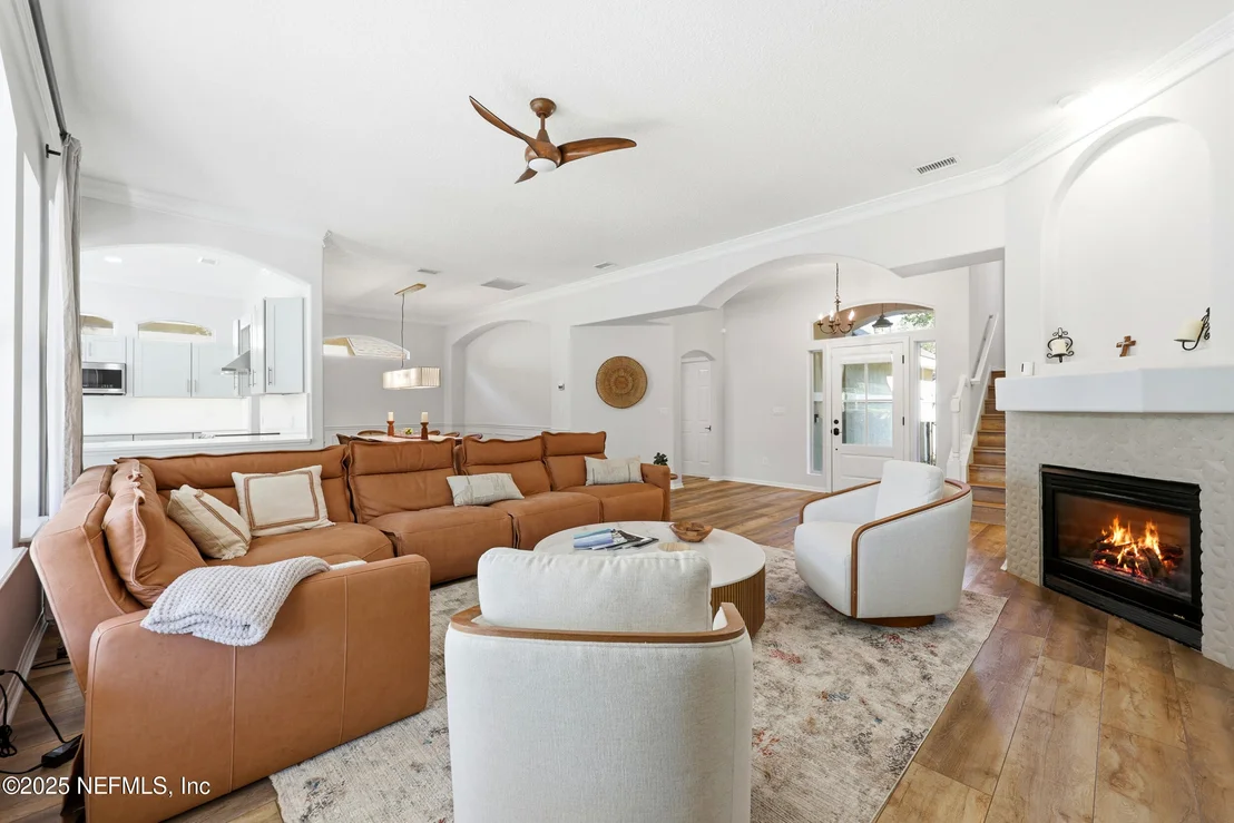 Photo of 537 DANDELION Drive
