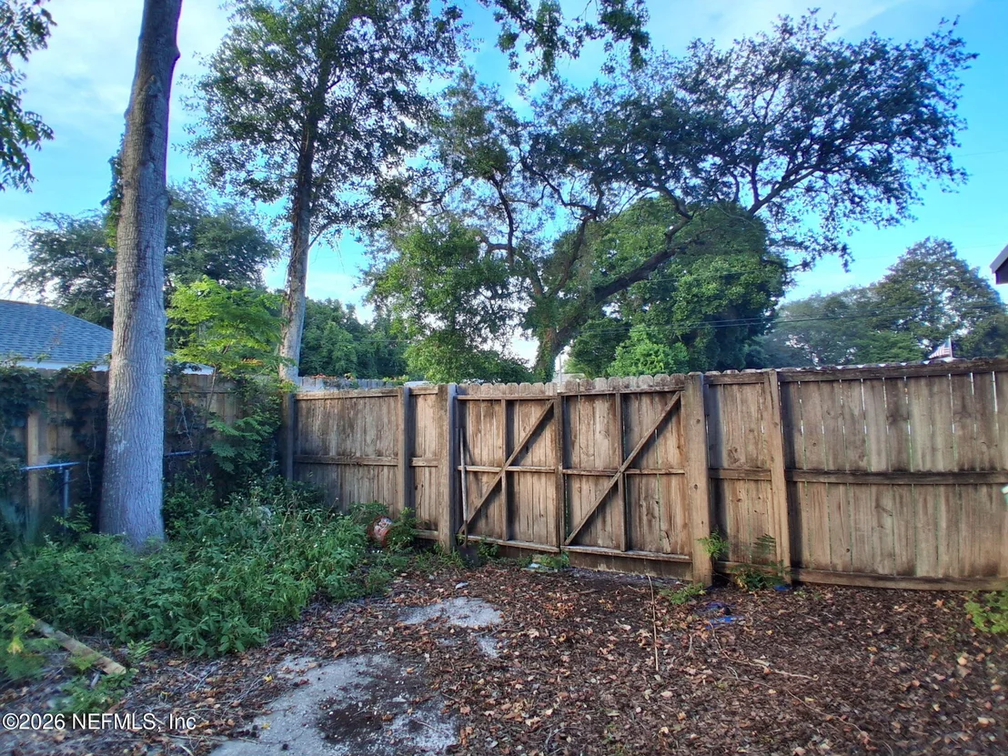 Photo of 320 LOBELIA Road