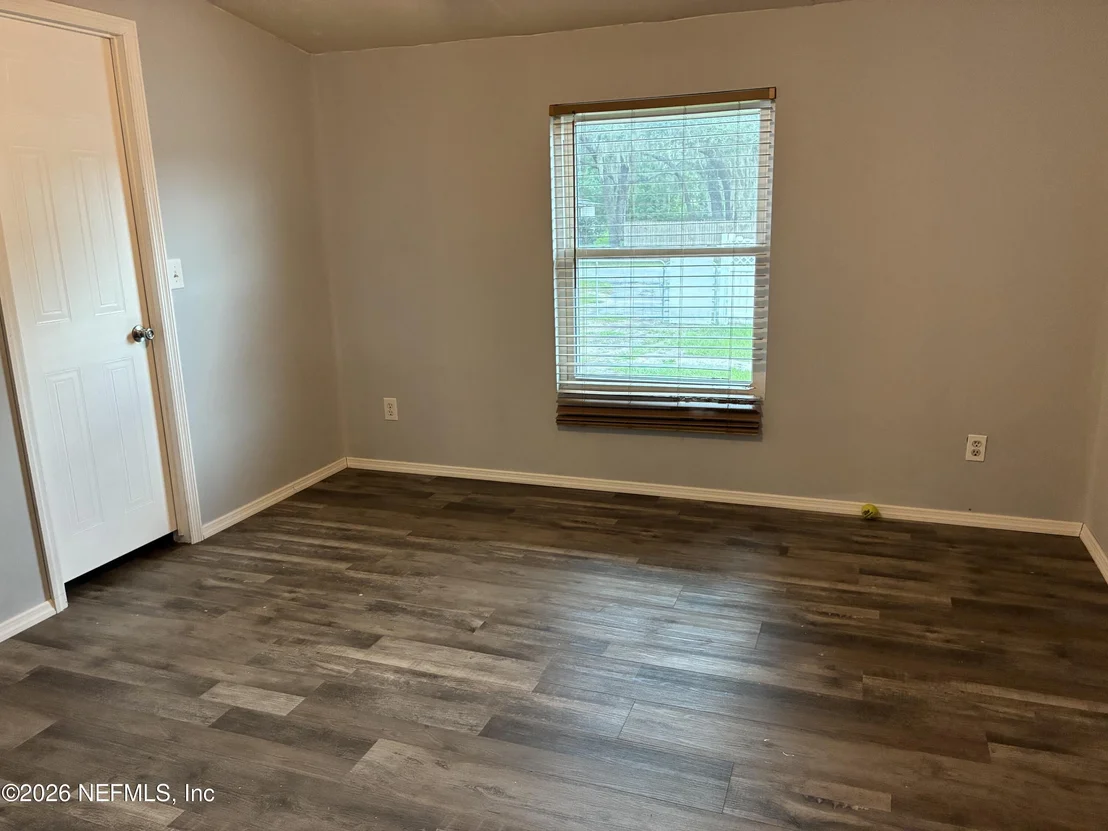 Photo of 104 REAVES Avenue