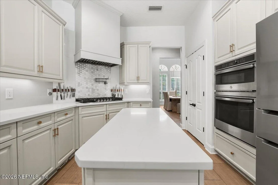 Photo of 541 SEBASTIAN Square