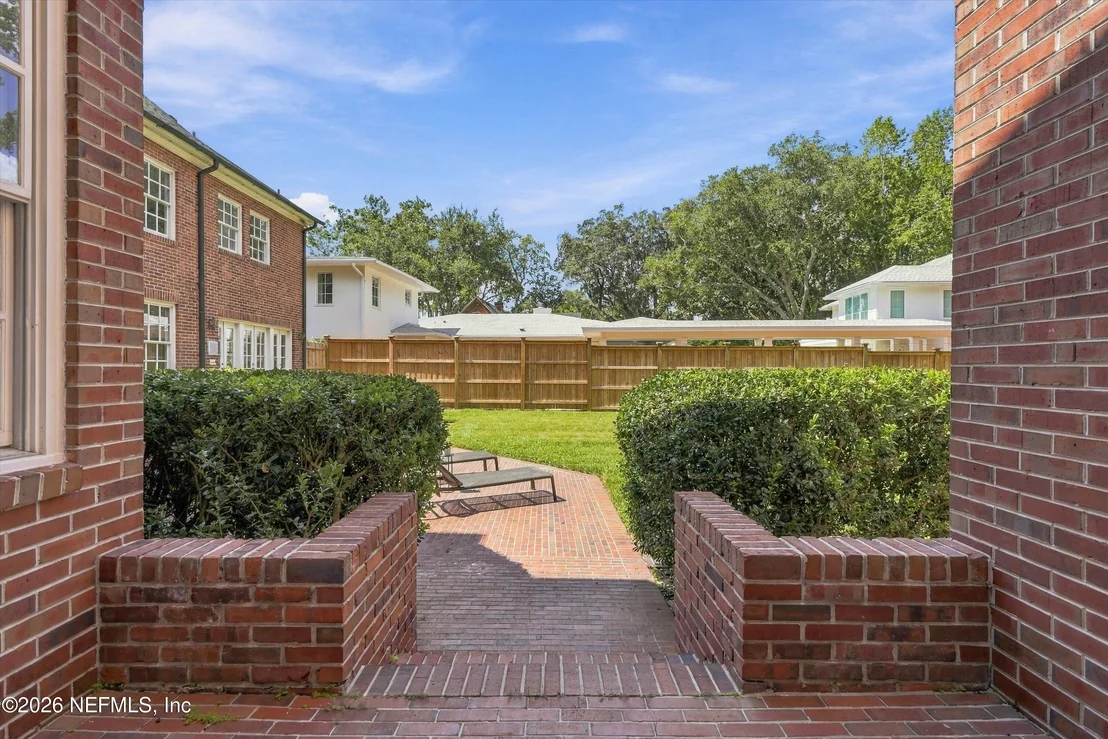 Photo of 959 MAPLE Lane