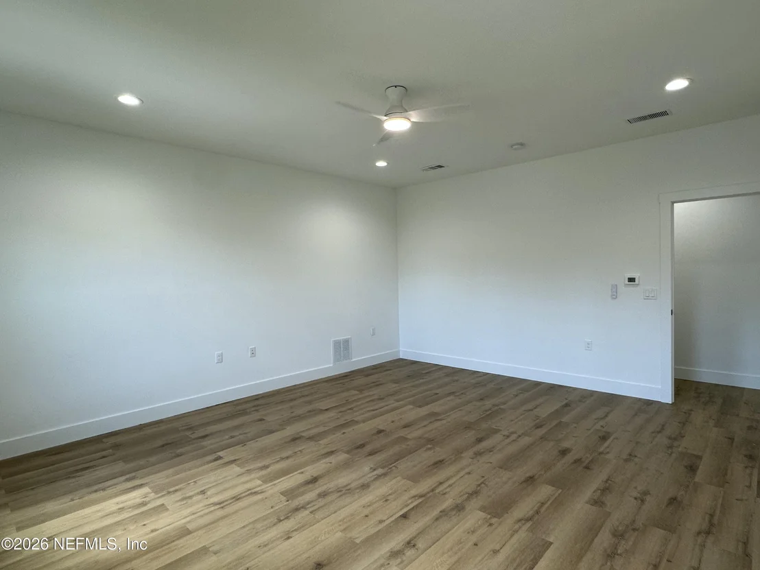 Photo of 57 BARRING Place N