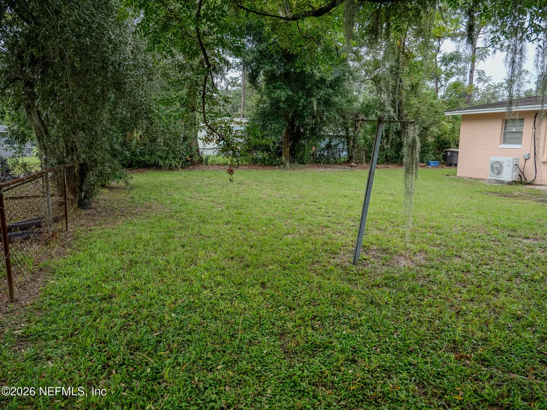 Photo of 8513 OAK LEAF Road