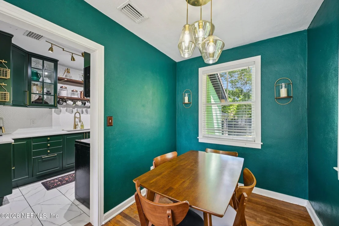 Photo of 1315 AZALEA Drive