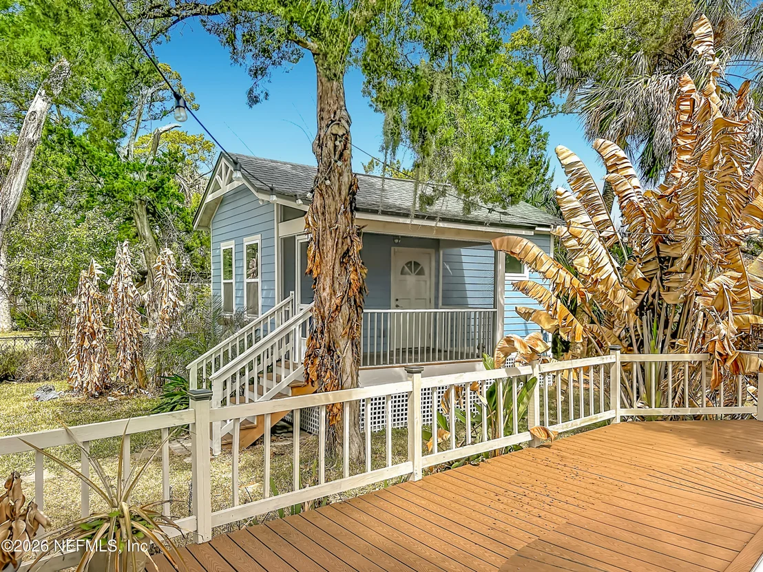 Photo of 18 SOLANO Avenue