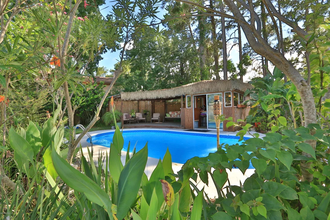 Photo of 4340 QUEENSWAY Drive
