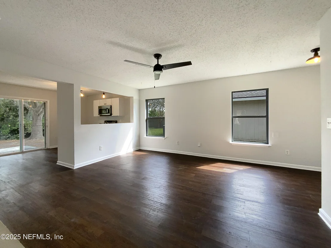Photo of 823 WYNFIELD Circle
