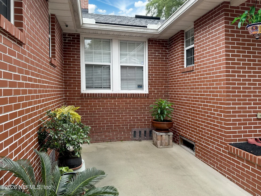 Photo of 2223 BAYVIEW Road