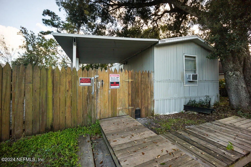 Photo of 9008 DANDY Avenue