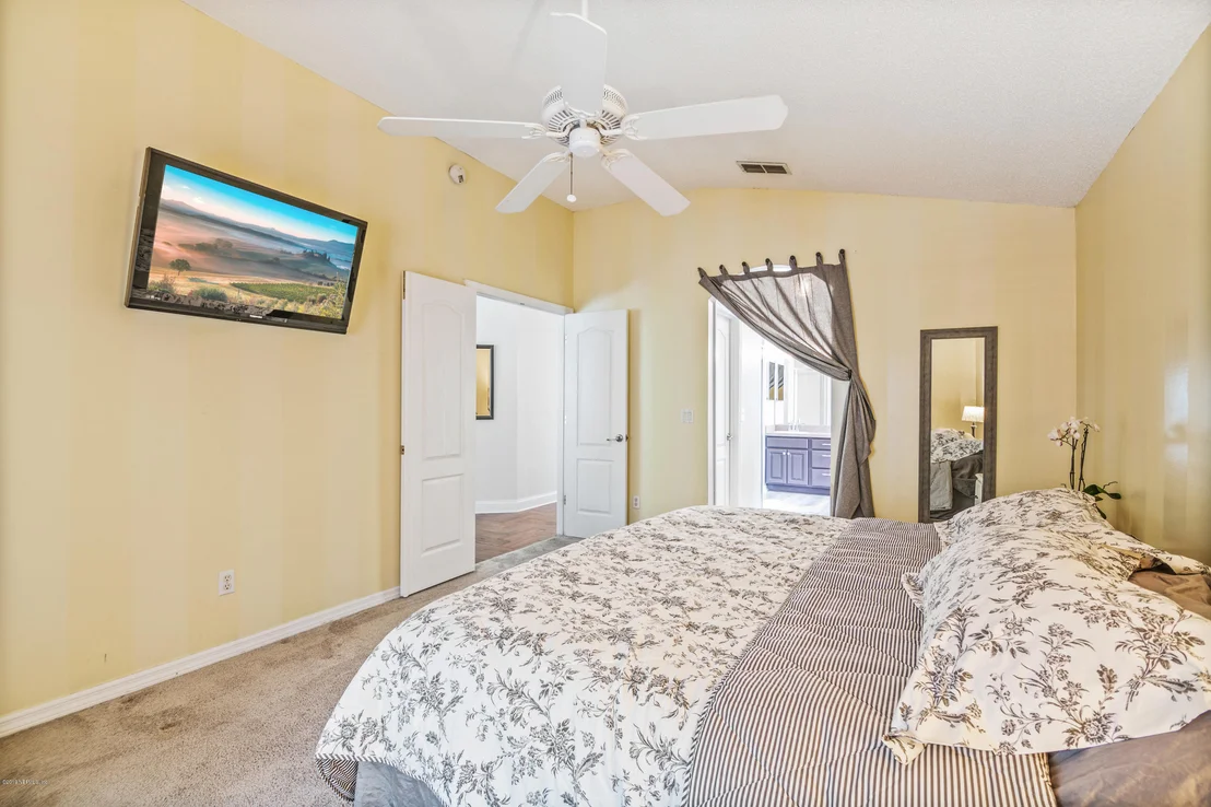 Photo of 221 JOHNS GLEN Drive
