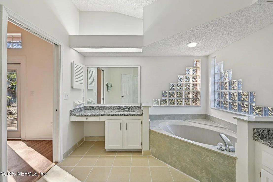 Photo of 208 HONEYSUCKLE Way