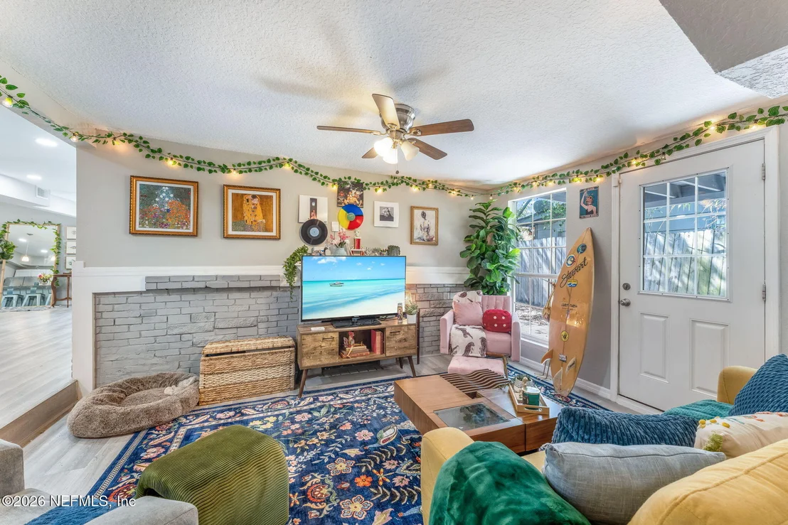 Photo of 7541 MAYAPPLE Road