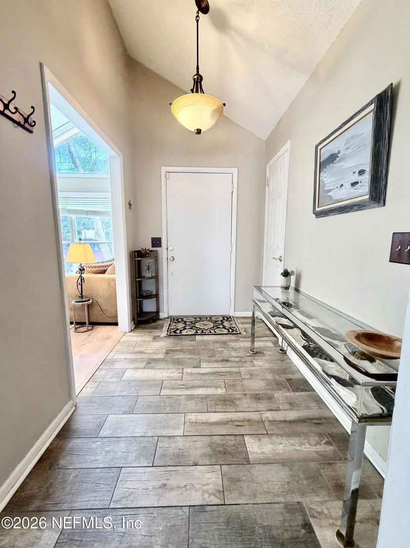 Photo of 2857 BEAUCLERC Road