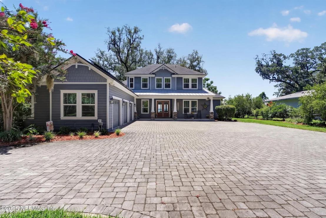 Photo of 239 RIVER Road