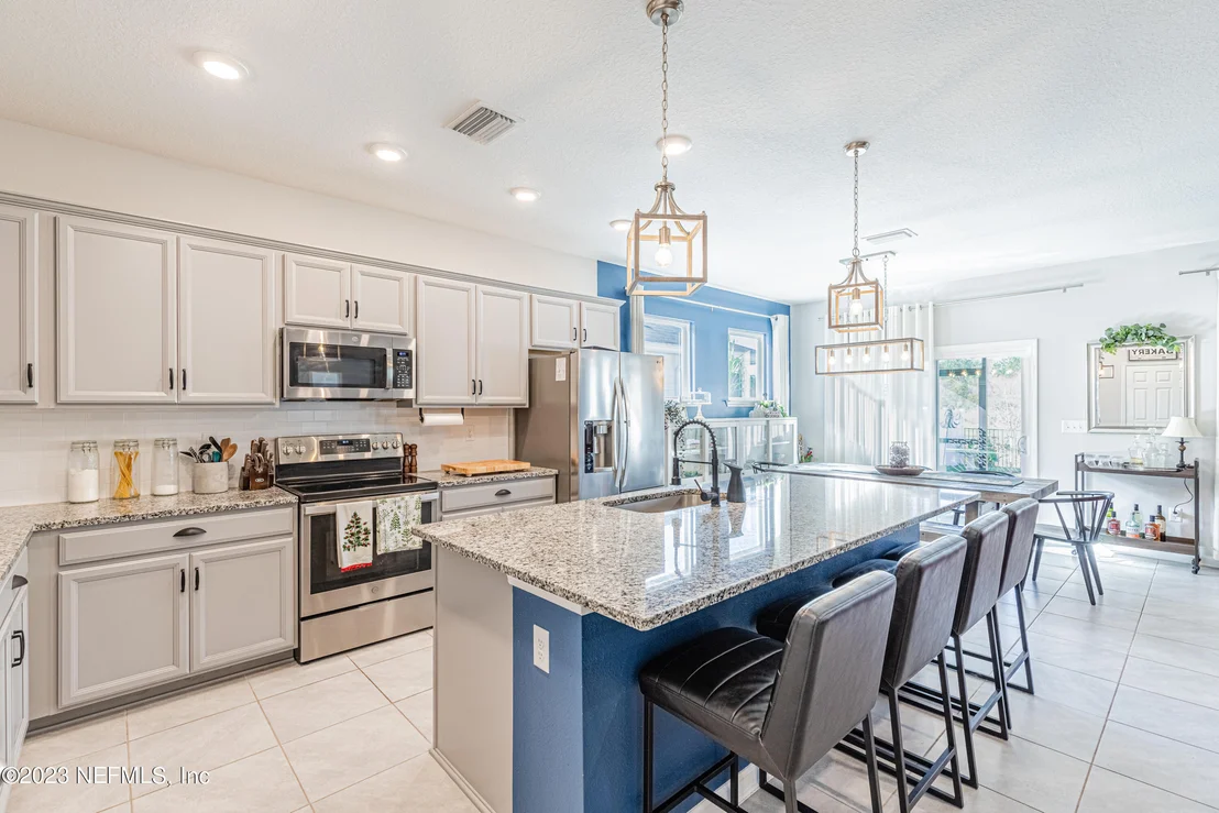 Photo of Unit 6 at 12056 BRIDGEHAMPTON Road