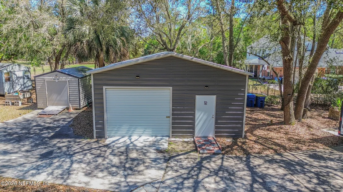 Photo of 1801 LAKE Road