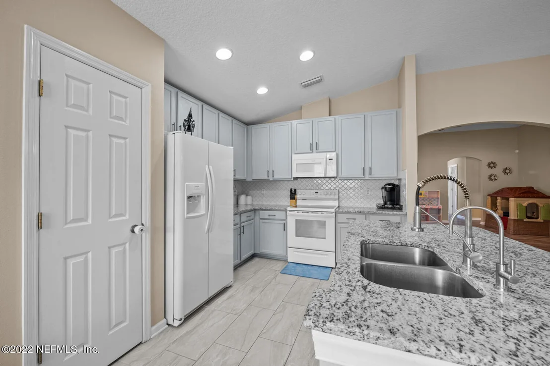 Photo of 2472 WILLOWBEND Drive
