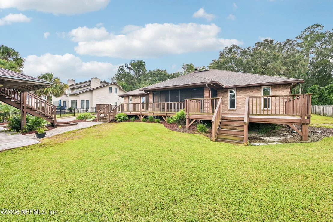 Photo of 331 OAK Drive S