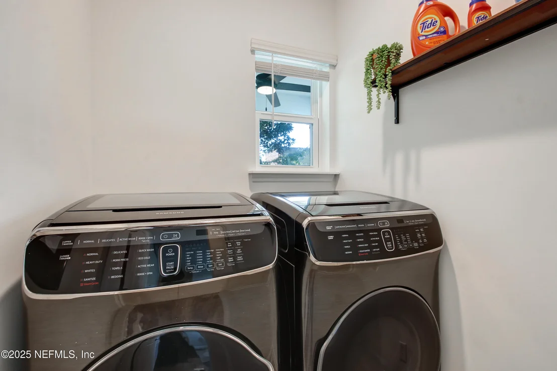 Photo of 1245 WALNUT Street