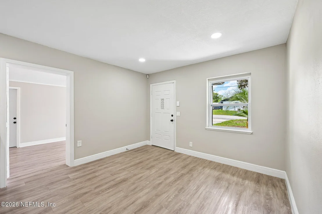 Photo of 10554 DOBELL Road