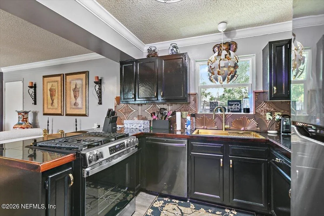 Photo of 8439 COLLINS Road