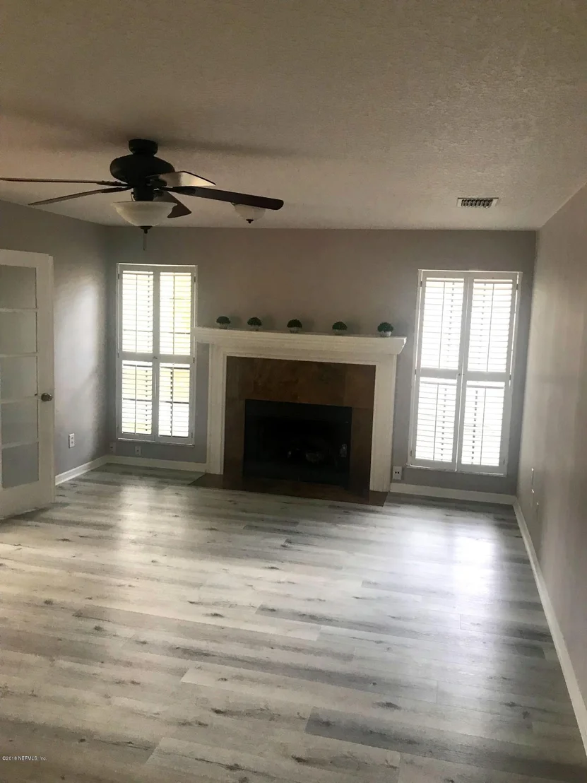 Photo of 901 MIDDLERIDGE Court