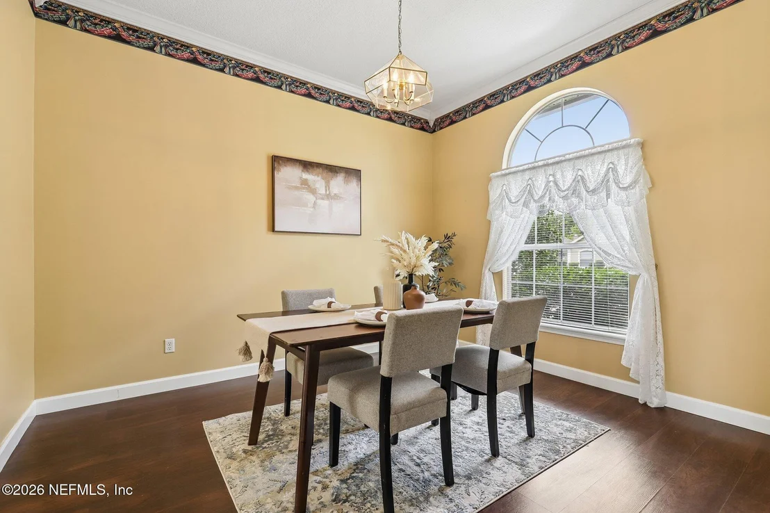 Photo of 372 MAPLEWOOD Drive