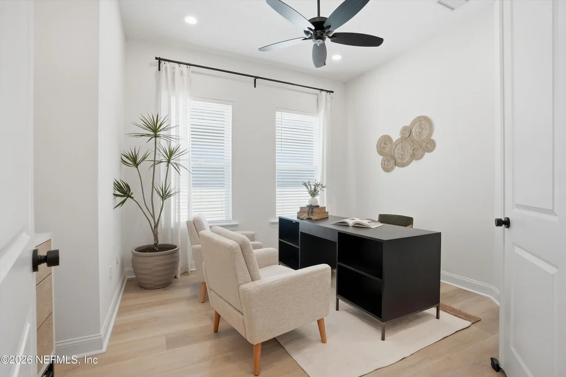 Photo of 658 PALM CREST Drive