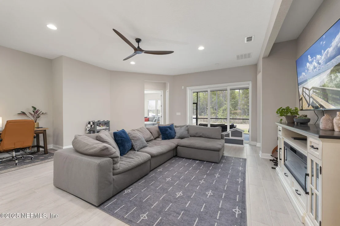 Photo of 264 HOLLY LANDING Way