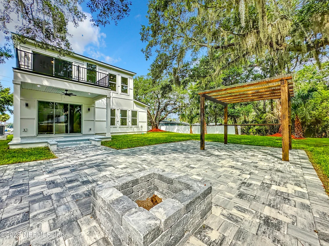 Photo of 5765 HECKSCHER Drive