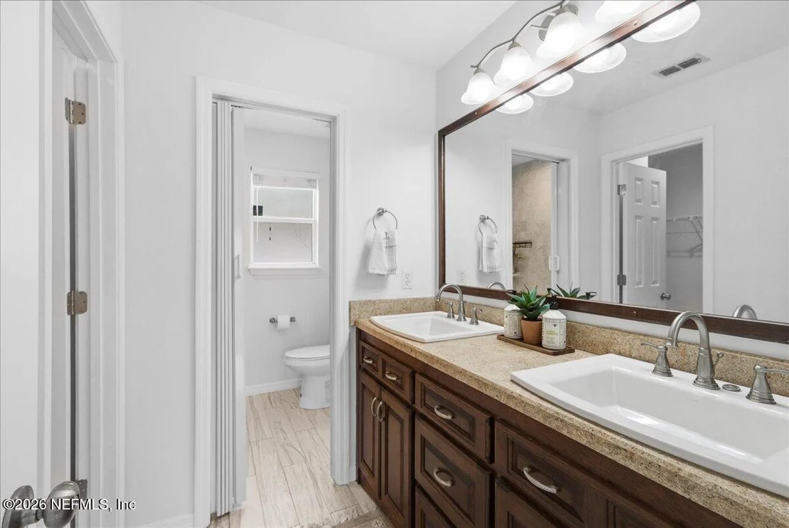 Photo of 425 3RD Street W