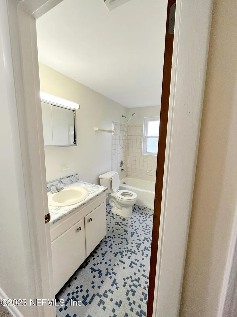 Photo of 451 CLERMONT Drive W