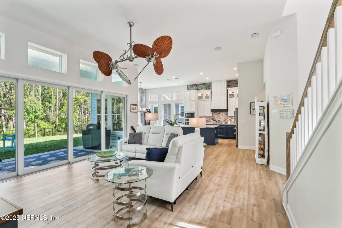 Photo of 716 PALM CREST Drive