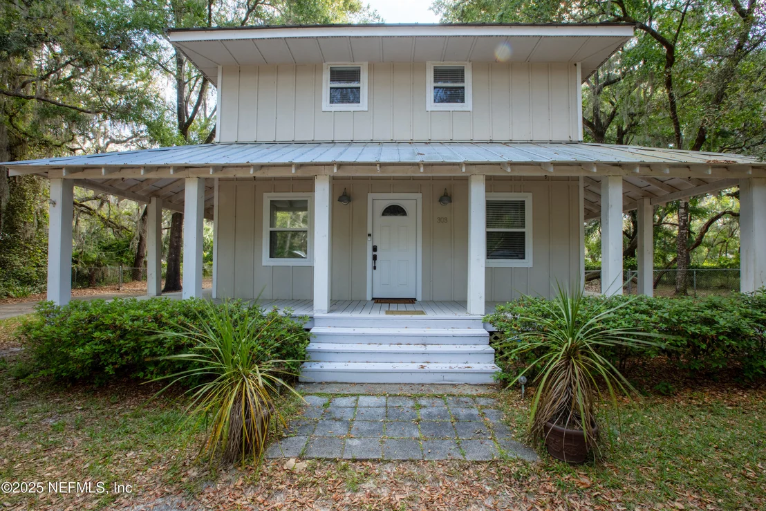 Photo of 303 SE 3RD Avenue