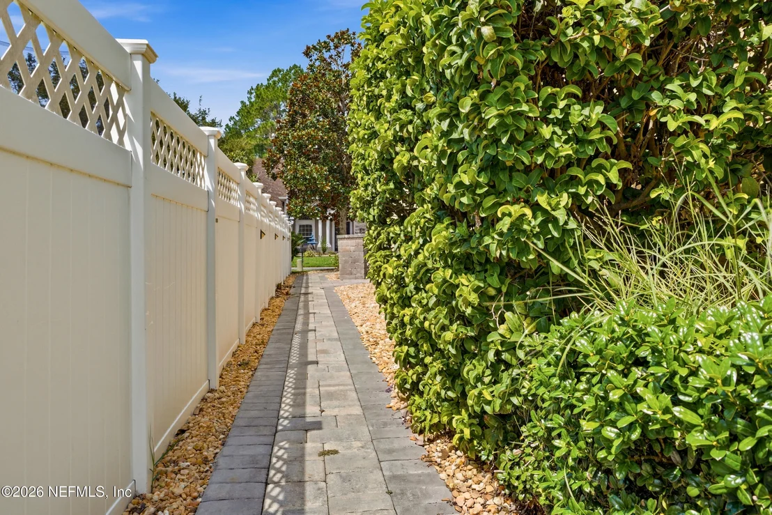 Photo of 804 STELLING Court