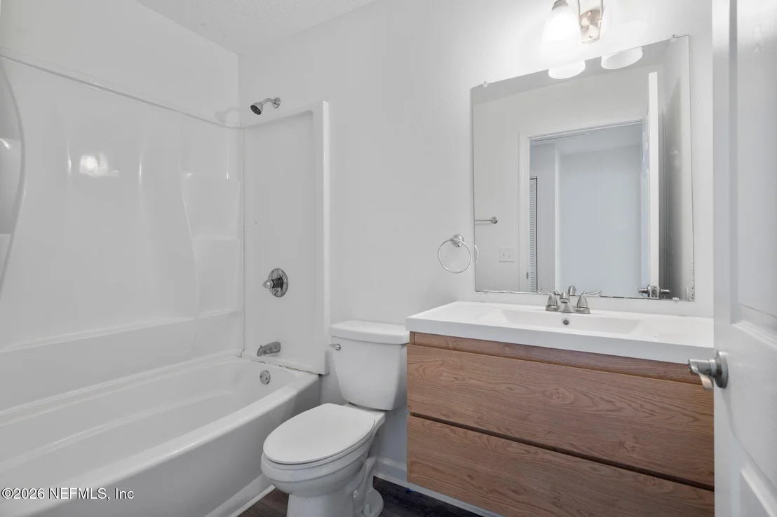 Photo of 860 W 6TH Street