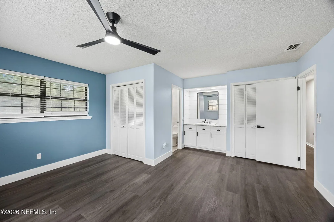 Photo of 1184 SURREY Glen