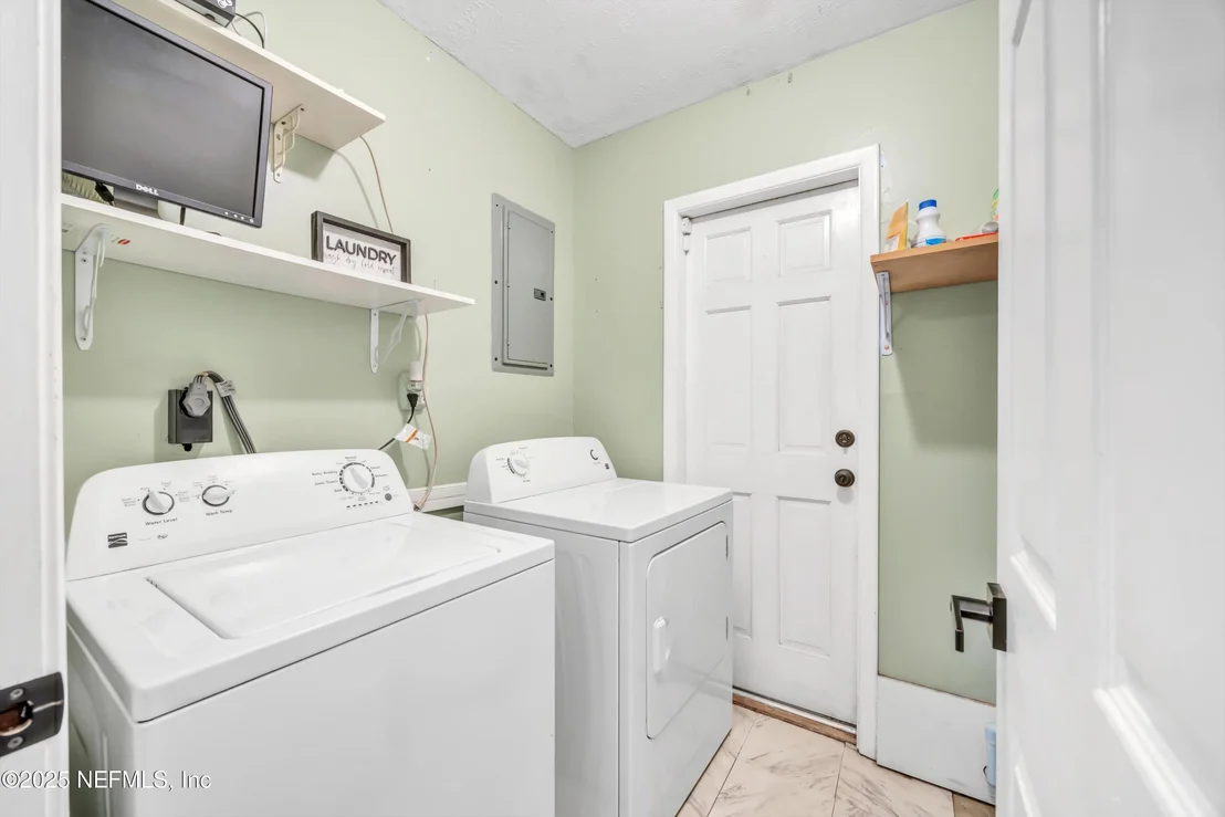 Photo of 1005 LAS ROBIDA Drive
