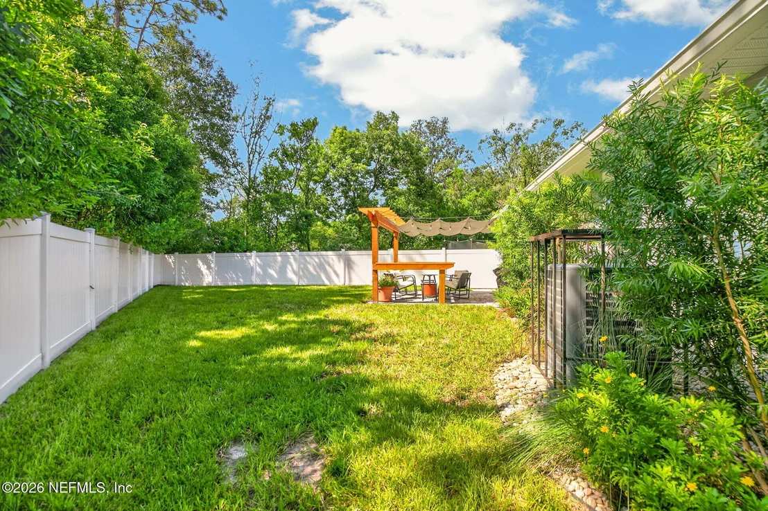 Photo of 6983 LORIS Lane