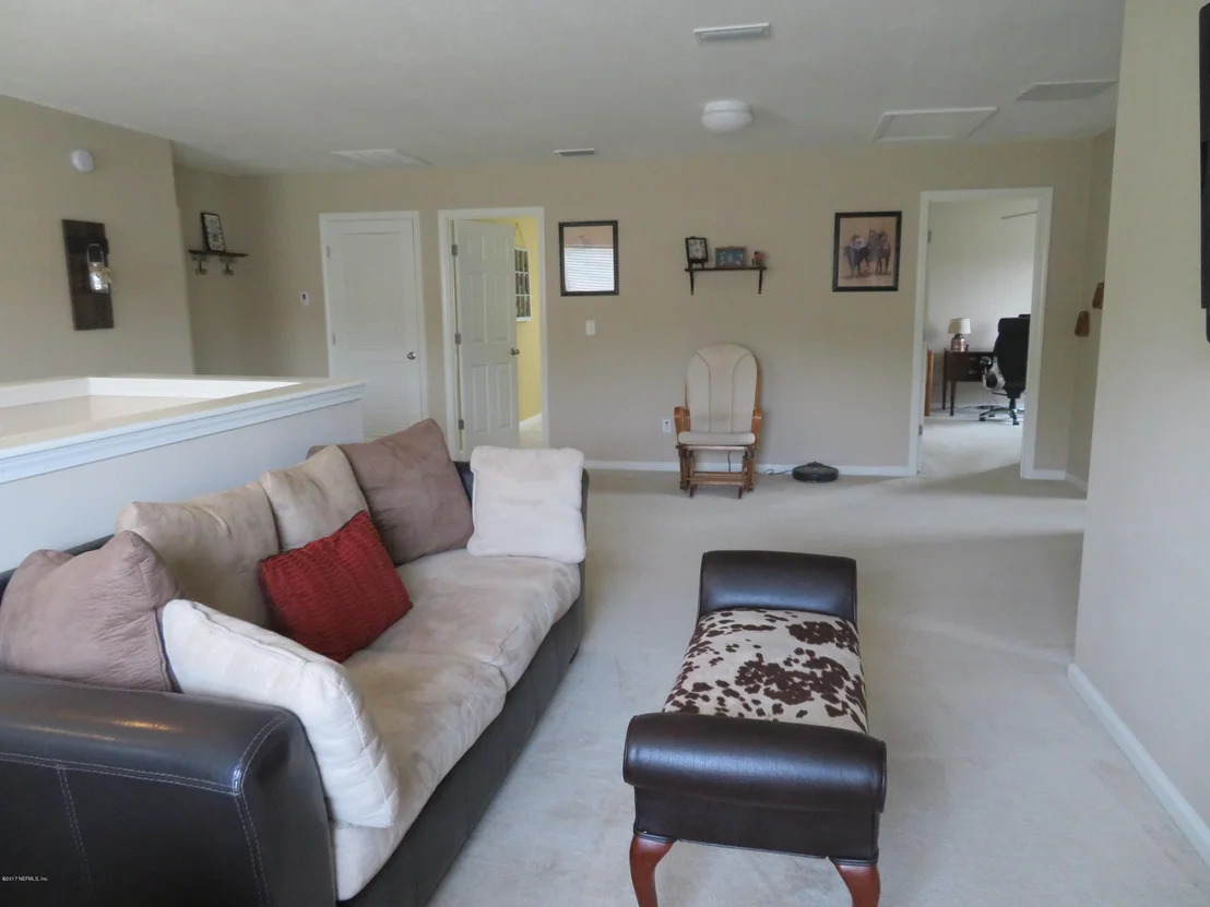 Photo of 137 CRESTHAVEN Place